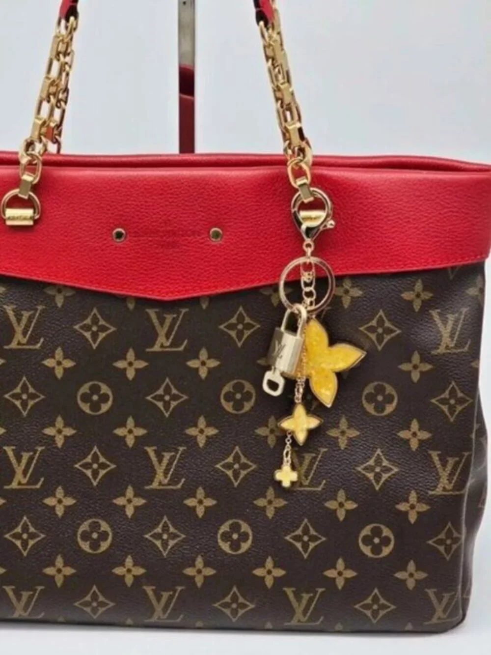 Authentic Louis Vuitton Gold Lock 🔒 Unbranded Flower Keychain Bag Charm LV